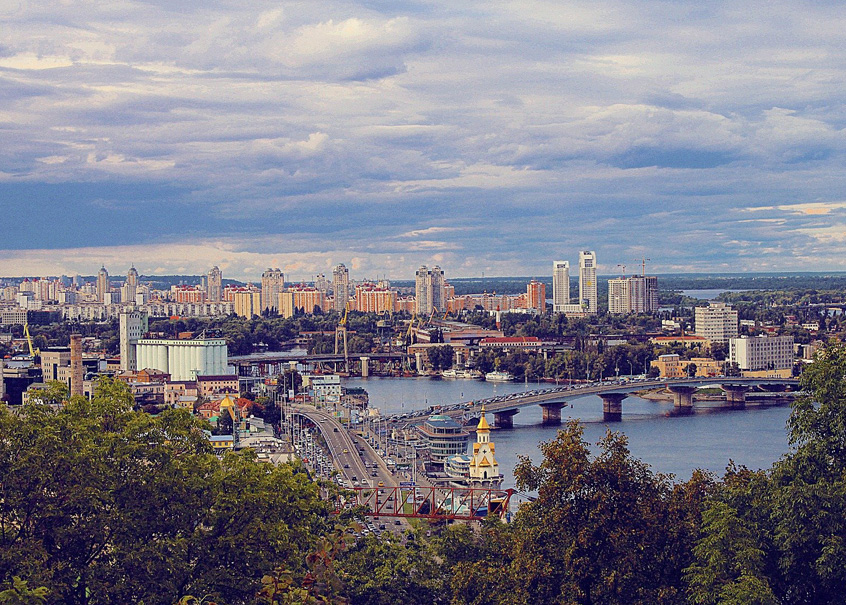 Das Foto zeigt eine Panorama-Aufnahme der ukrainischen Hauptstadt Kiew.